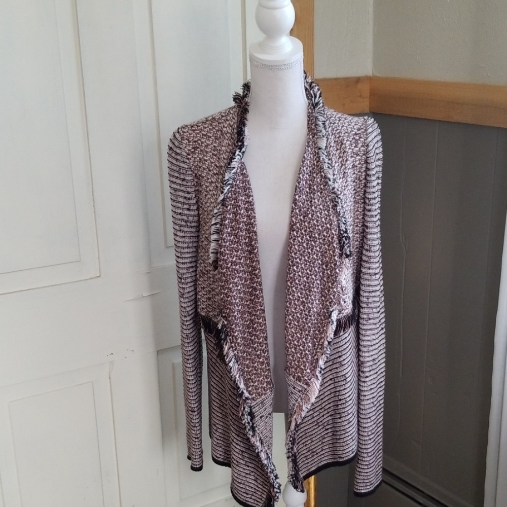 Structured fly away tweed cardigan